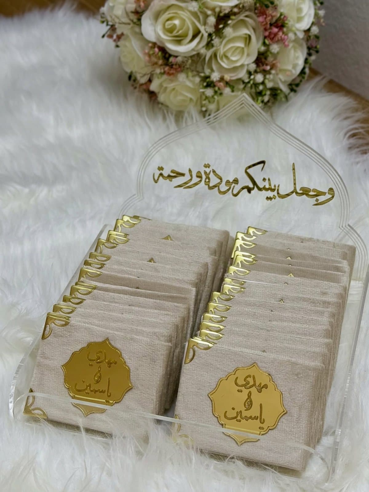 Mini Corans beiges avec plaque dorée aux prénoms des mariés