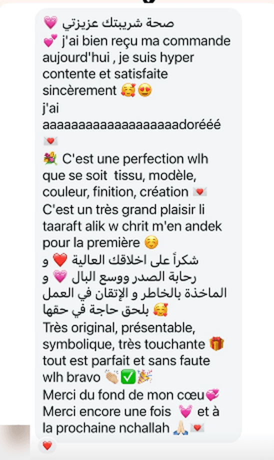 Message d'une cliente : « J'ai bien reçu ma commande aujourd'hui, je suis hyper contente et satisfaite. C'est une perfection, que ce soit tissu, modèle, couleur, finition, création. »